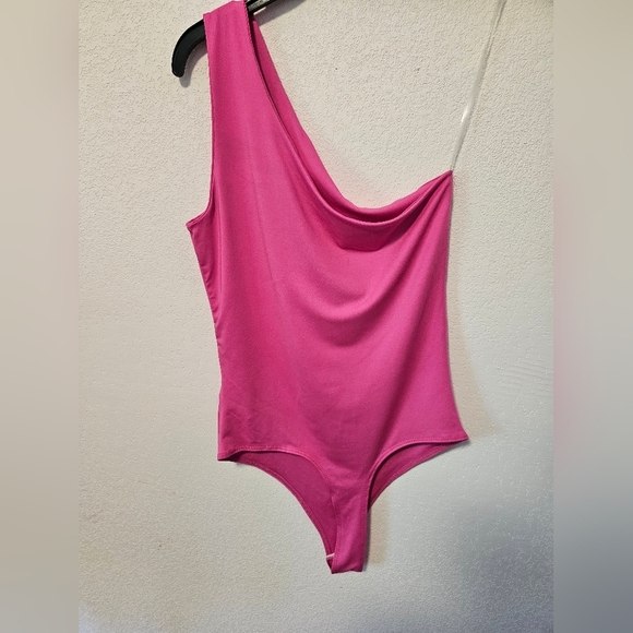 Live In The Moment Hot Pink Button Bodysuit One Shoulder Top Women's Size Medium - Picture 6 of 9